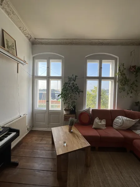 Sonnige und gut geschnitte Zwei-Zmmer-Altbauwohnung mit Balkon/Besichtungstermin — photo 1